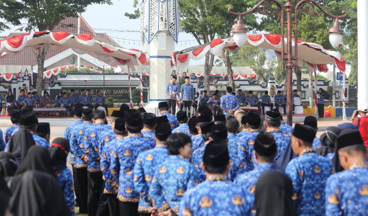 Bupati dan Wakil Bupati Sampang “Pamitan” saat Menghadiri Upacara Peringatan HUT ke-52 Korpri