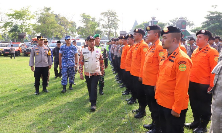 Pj Bupati Jombang dan Forkopimda Memeriksa Kesiapan Personil dan Peralatan Untuk Menghadapi Bencana Alam