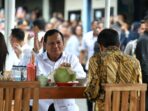 Jokowi and Prabowo Enjoy Bakso Bandongan at a Street Food Stall in Magelang, Central Java