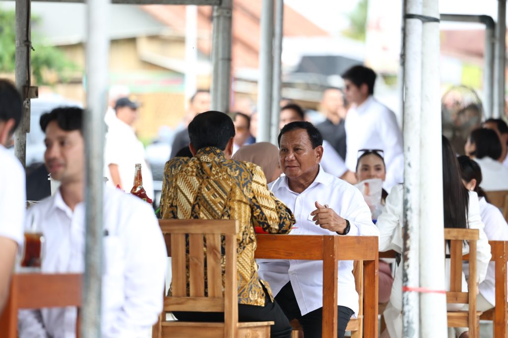 Jokowi dan Prabowo Makan Bakso Bersama, Doakan Kesuksesan Usaha Kuliner Sholeh