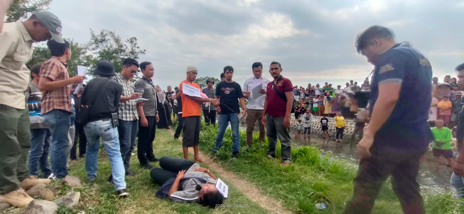 Anak Tersedu saat Ikuti Rekonstruksi Kasus Pembunuhan Ibu Kandung di Jember setelah Dikibuli oleh Pacar