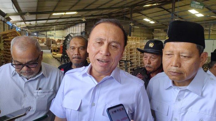 tulis ulang judul iniMochamad Iriawan Berikan Dua Mobil Gratis, Masyarakat Pangandaran Gunakan untuk Bantuan