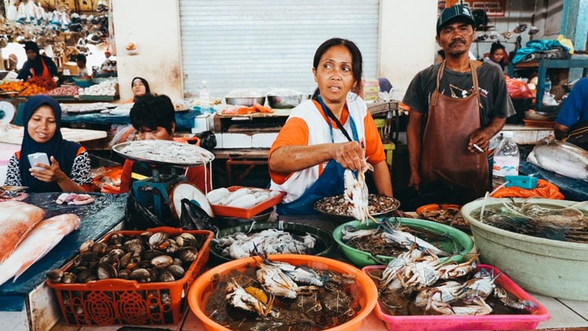 Solusi Paradoks Indonesia: Menuju 100 Tahun Kemerdekaan Indonesia (Mewujudkan Perekonomian Rakyat)