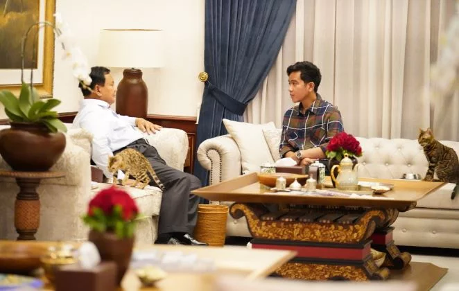 Prabowo dan Gibran Diskusi di Kertanegara dengan Kedua Kucingnya