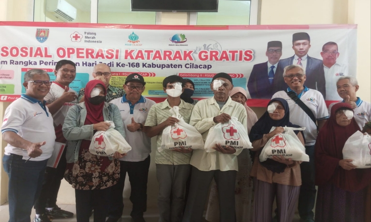 Puluhan Warga Cilacap yang Menderita Mata Katarak Dapat Operasi Gratis di Hari Jadi ke-168