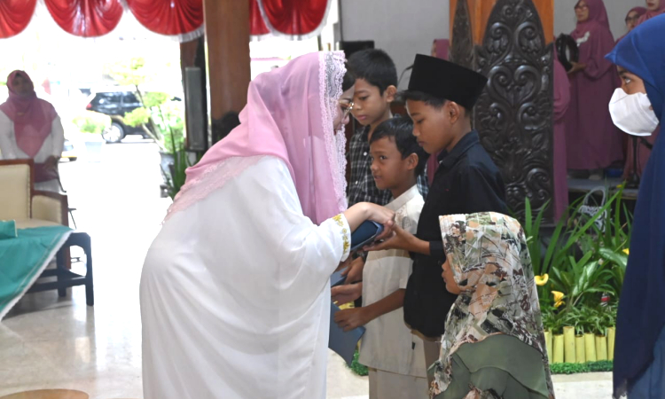 Pesan Ketua TP PKK Trenggalek di Balik Penutupan Pondok Ramadan