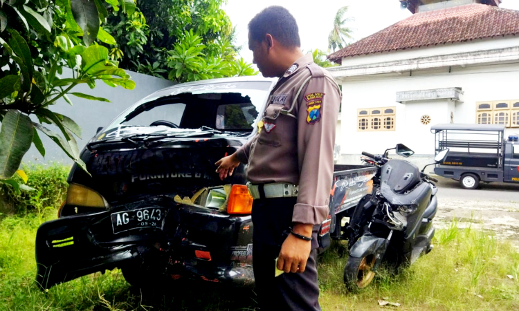 Pengendara Motor di Bawah Umur Alami Kecelakaan antara Pikap dan NMax di Kabupaten Blitar