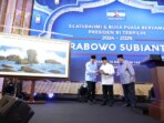 SBY Berikan Lukisan Tangan kepada Prabowo Subianto Saat Hadir Silaturahmi dan Bukber Partai Demokrat