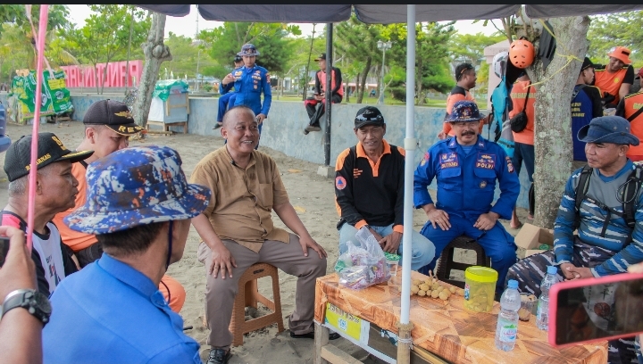 Bacam Dadang to Visit the SAR Team at Pangandaran Beach