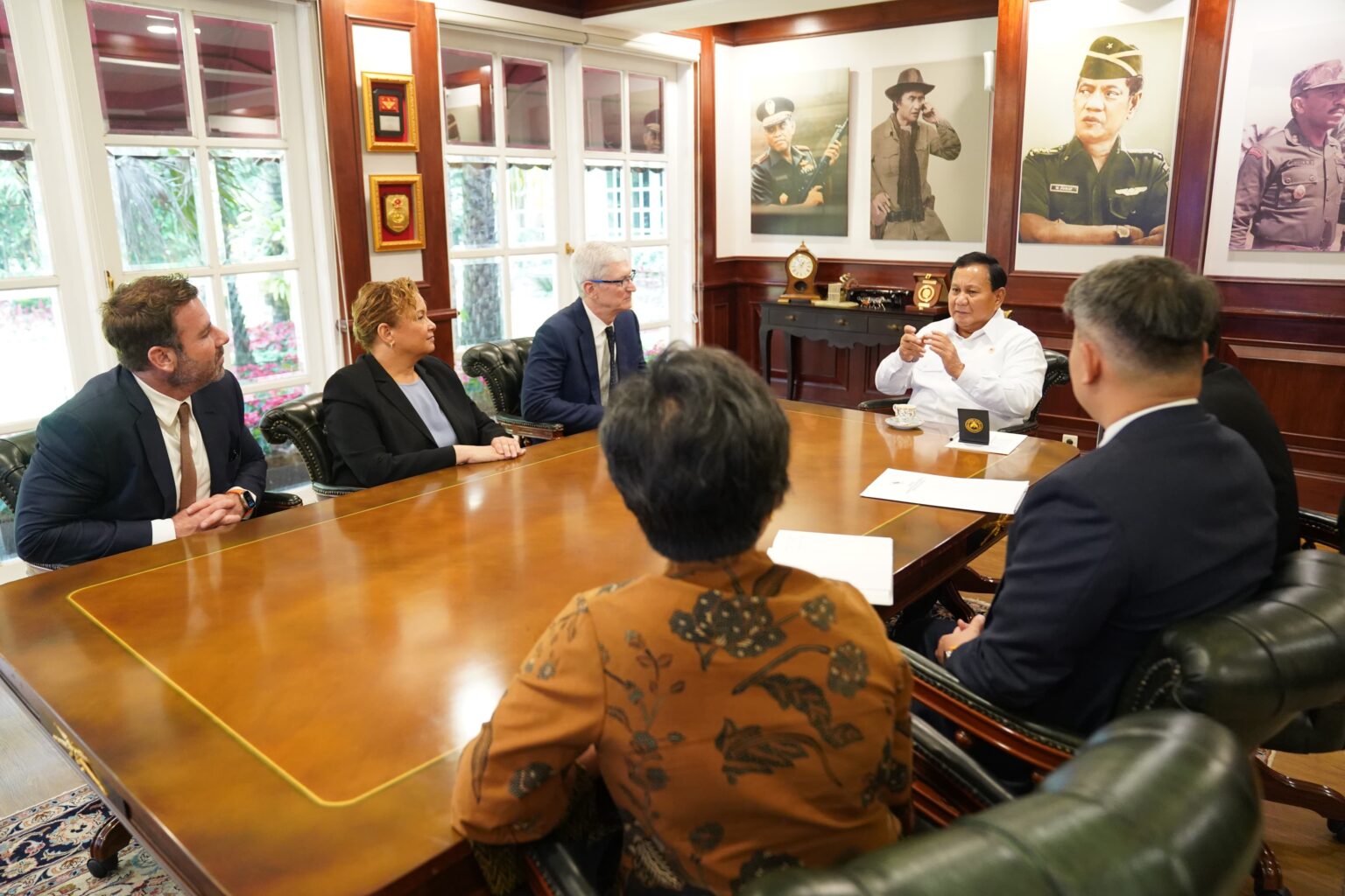 Setelah Mengirim Surat Ucapan Selamat, CEO Apple Tim Cook Berunjung ke Prabowo Subianto sebagai Presiden Terpilih