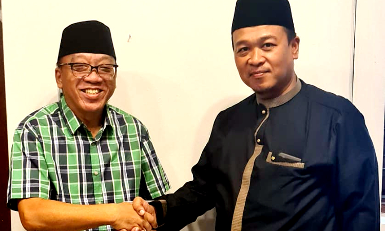 Haji Nanang Menerima Formulir Pendaftaran Bacabup Jember dari PPP Sebagai Orang Pertama