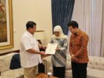 Prabowo Subianto Hands Over Letter of Support for East Java Governor Candidate