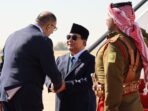 Prabowo Subianto is welcomed in Jordan by high officials and honor guard