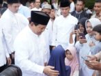 Prabowo Subianto Menyapa Warga di Hambalang, Bogor pada Iduladha Tahun 1445 H