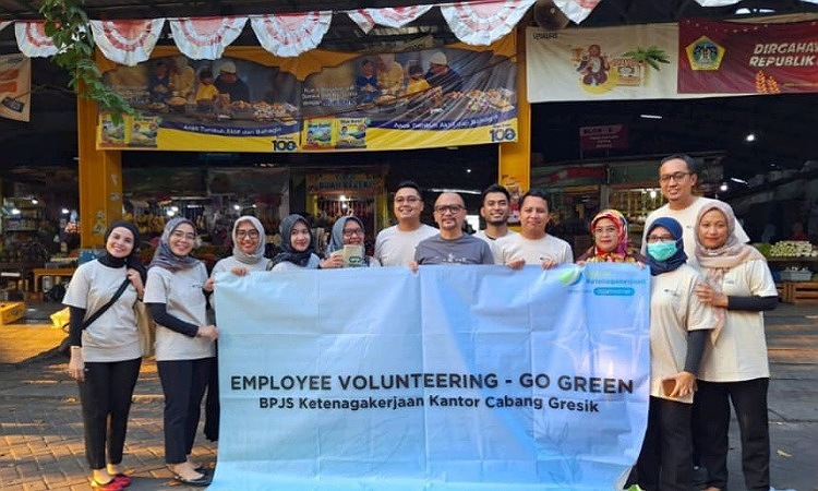 HLH Sedunia Mengadakan Program Employee Volunteering, BPJamsostek Bagikan Tas Belanja kepada Masyarakat