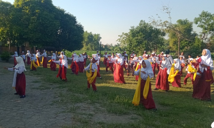 Sambutan Massal Tari Remo untuk Para Siswa Baru di SDN Kepuhrejo 1 Jombang