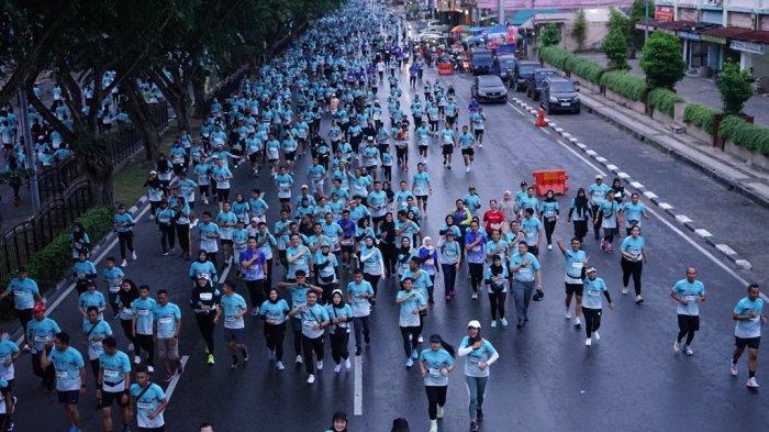 Balapan lari Riau Bhayangkara Run 2024: Ribuan Peserta Menyemut Jalan Sudirman Pekanbaru Seperti Lautan Manusia