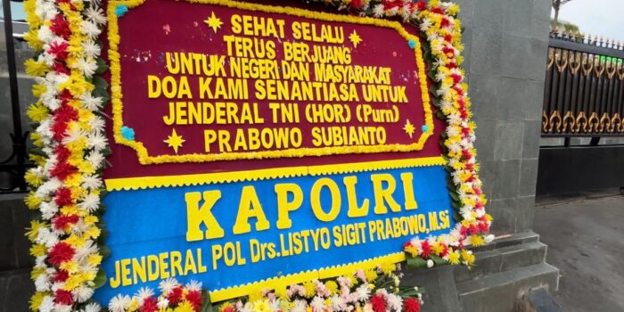 Citizens and Officials Show Support for Prabowo Subianto with Flower Arrangements After Surgery at RSPPN Bintaro