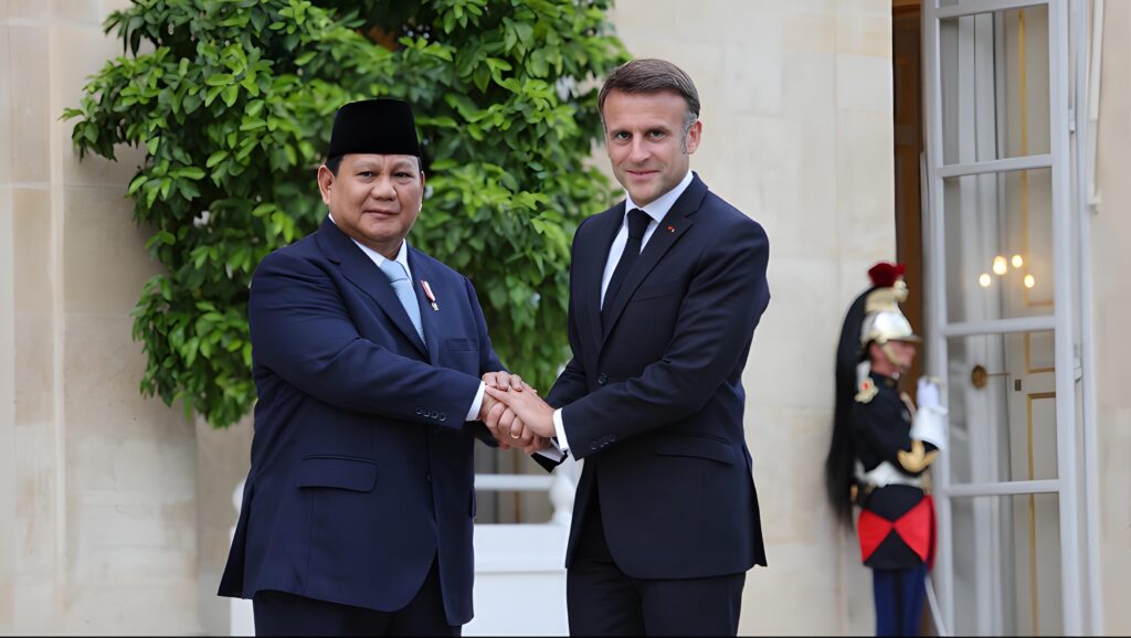 Prabowo Subianto Received by Macron at the Élysée Palace with Honor Guard