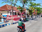 Penjual Bendera di Sampang Diserbu Pembeli Menjelang 17 Agustus