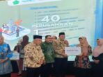 Penyerahan Manfaat BPJS Ketenagakerjaan oleh Plt Bupati Sidoarjo di Job Fair 2024.