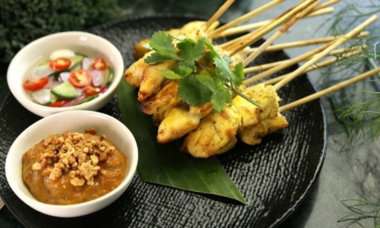 Sate Ayam: Kuliner Jalanan yang Menyegarkan Selera