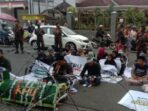 Relawan Terpilih dari PKB Ra Gopong Kembali Menggelar Aksi Damai di Kantor KPU Jember