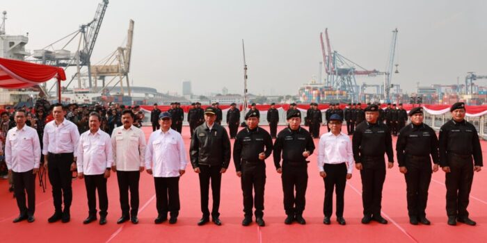 Pesan dari Kapal Perang yang Dinaiki oleh Jokowi dan Prabowo