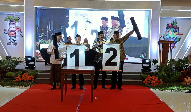 Pengumuman Hasil Pengundian Nomor Urut Calon Bupati Tuban 2024: Riyadi-Wafi Mendapat Urutan Nomor 1, Sedangkan Lindra-Joko Mendapat Urutan Nomor 2