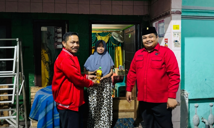 PDIP Surabaya Melakukan Door to Door Campaign untuk Memenangkan Pilkada 2024 Bersama Warga.