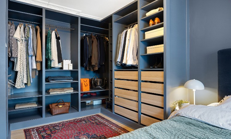 Desain Walk-in Closet yang Modern, Fungsional, dan Mewah