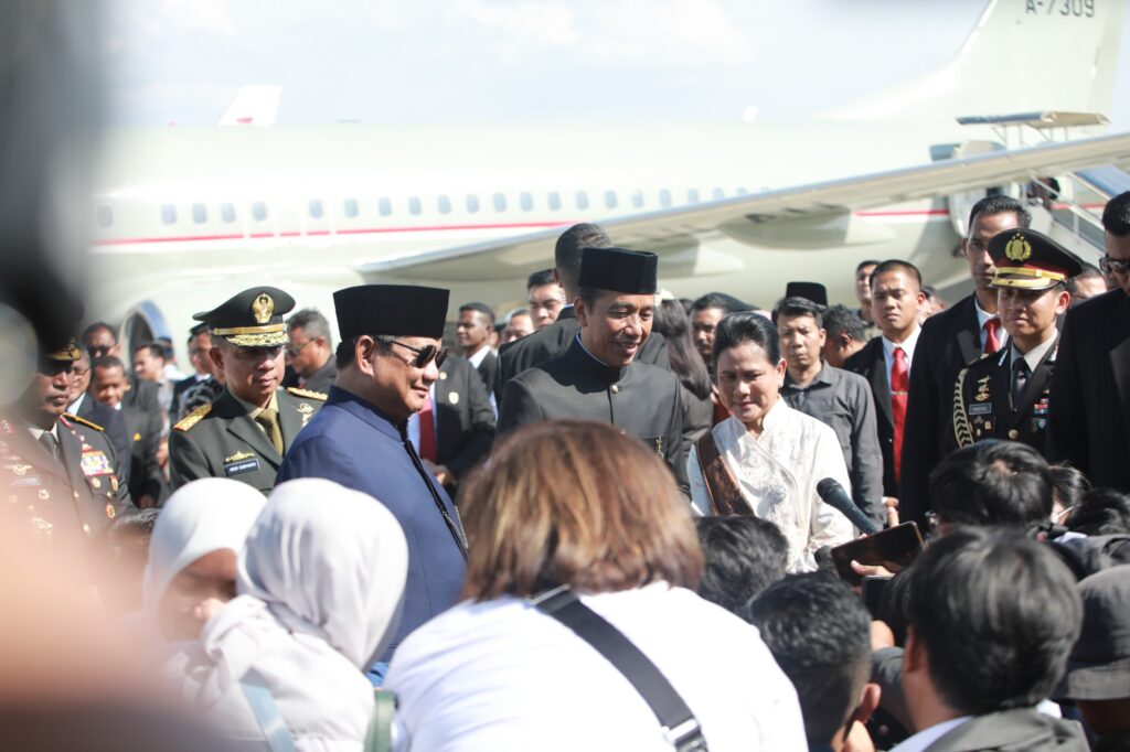 Prabowo Subianto accompanies Jokowi to Halim and wishes him all the best for the future