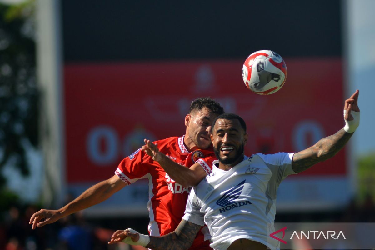 semen-padang-fc-bermain-imbang-psm-makassar-2605337.jpg
